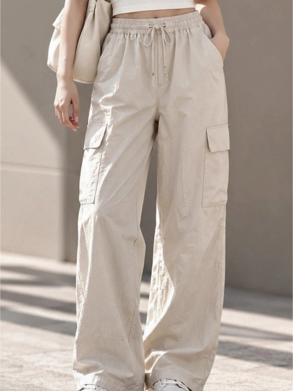 Cream Cargo Jogger Pants Like new size medium